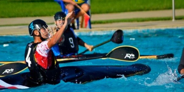 El Club Kayak Polo Valdepeñas se destaca en su primer torneo de la temporada 2024
