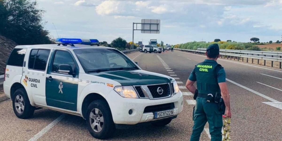 La Guardia Civil desmantela una operación de narcotráfico en  controles rutinarios en la A4