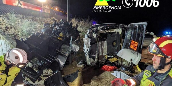 Operativo de emergencia en Argamasilla de Alba por un fuga química tras el accidente de un camión cisterna