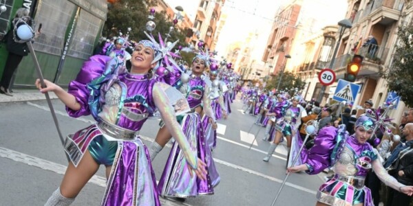 Valdepeñas espera una masiva participación en el Desfile de Carrozas y Comparsas de Carnaval